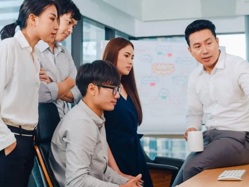 Hình ảnh minh họa các dấu hiệu cờ bạc có vấn đề bao gồm tiền bạc, cảm xúc tiêu cực và sự cô lập